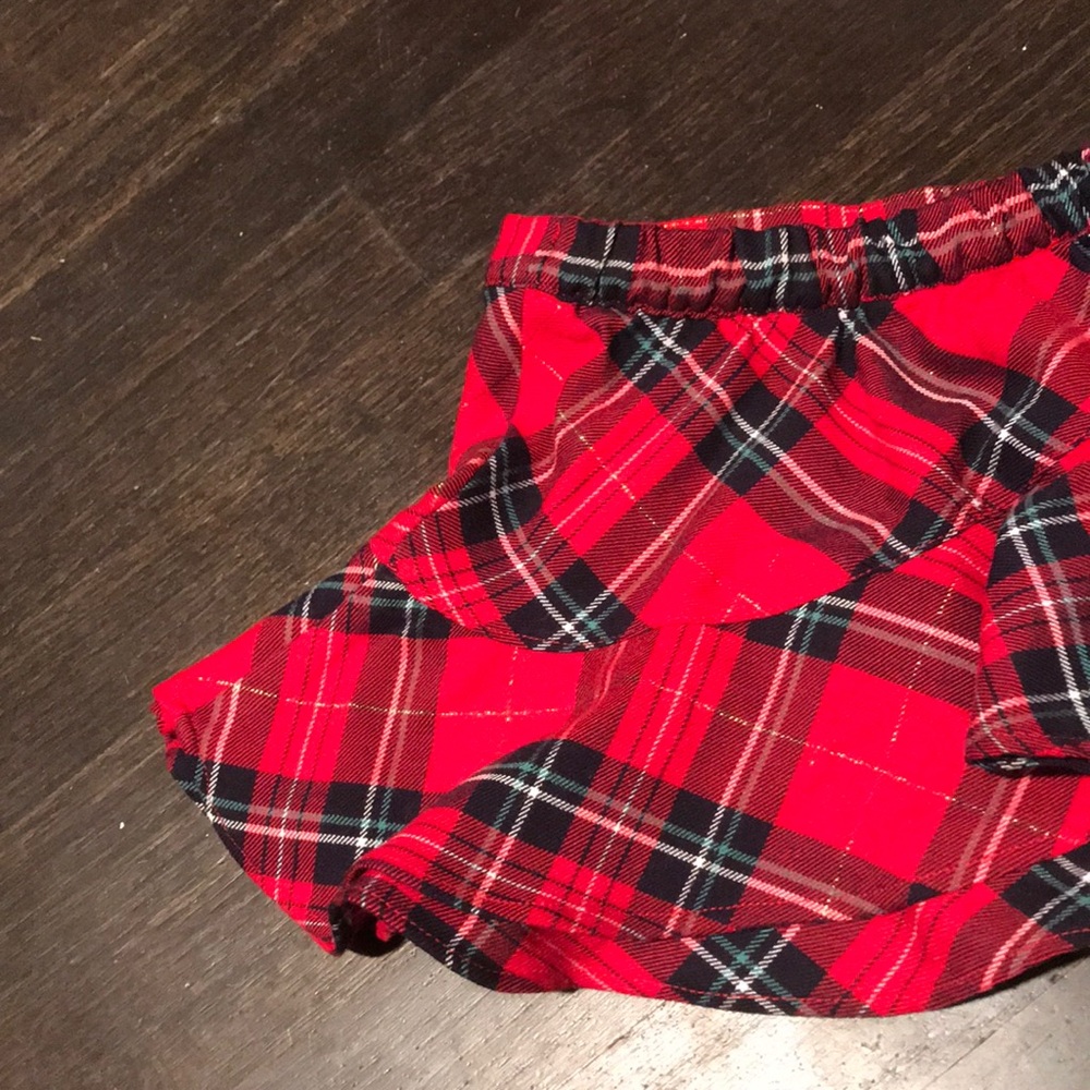 8/$25 H&M Red Plaid Skirt with Gold Thread - Picture 4 of 9